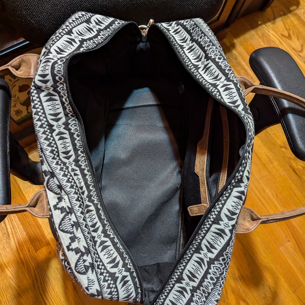 Weekender Bag - Picture 3 of 4